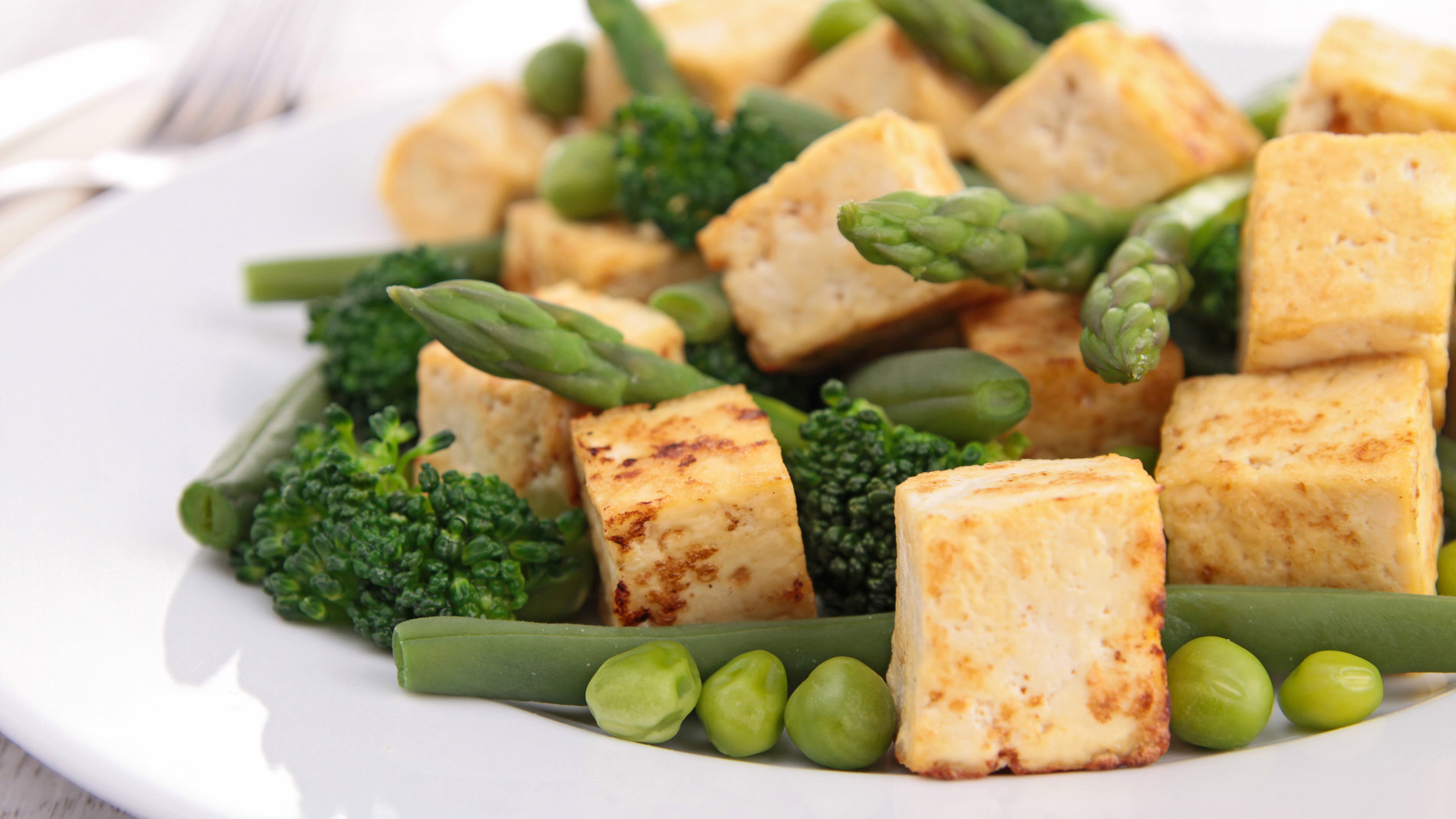 cooked tofu cubes, green pea and asparagus