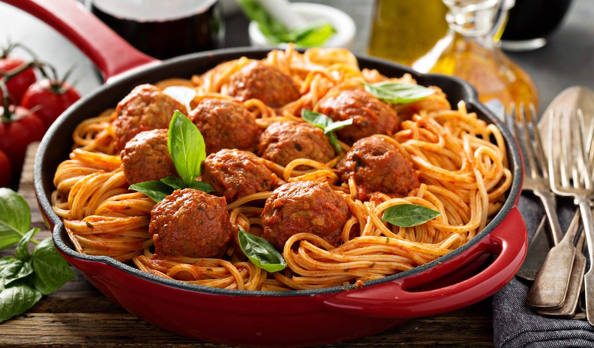 Spaghetti with meatballs and tomato sauce