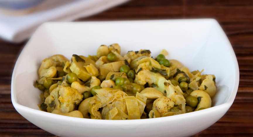 curry with peas and cauliflower