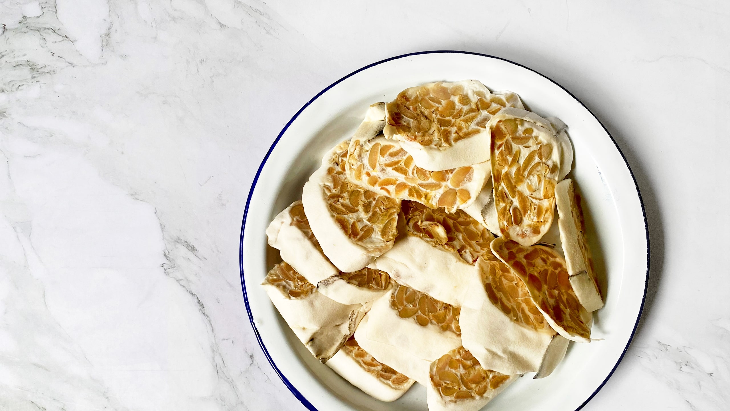 A plate of uncooked tempeh