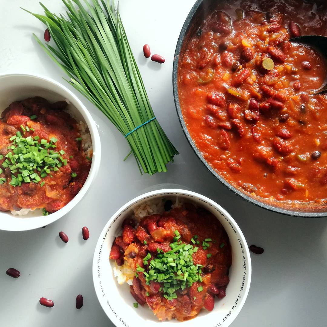 big pot and two bowls of vegan chili