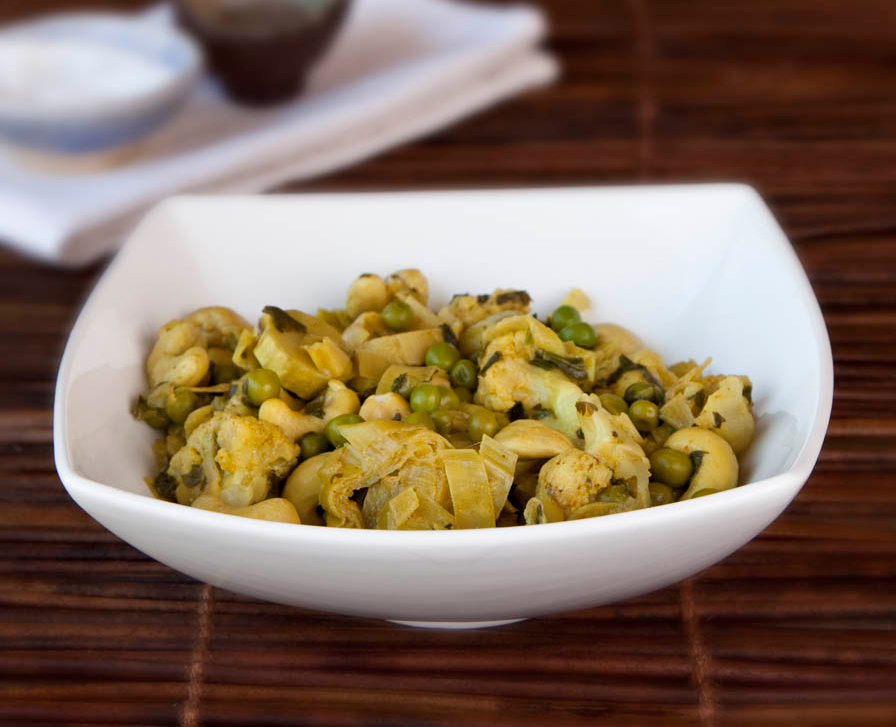 pea, cashew and cauliflower curry