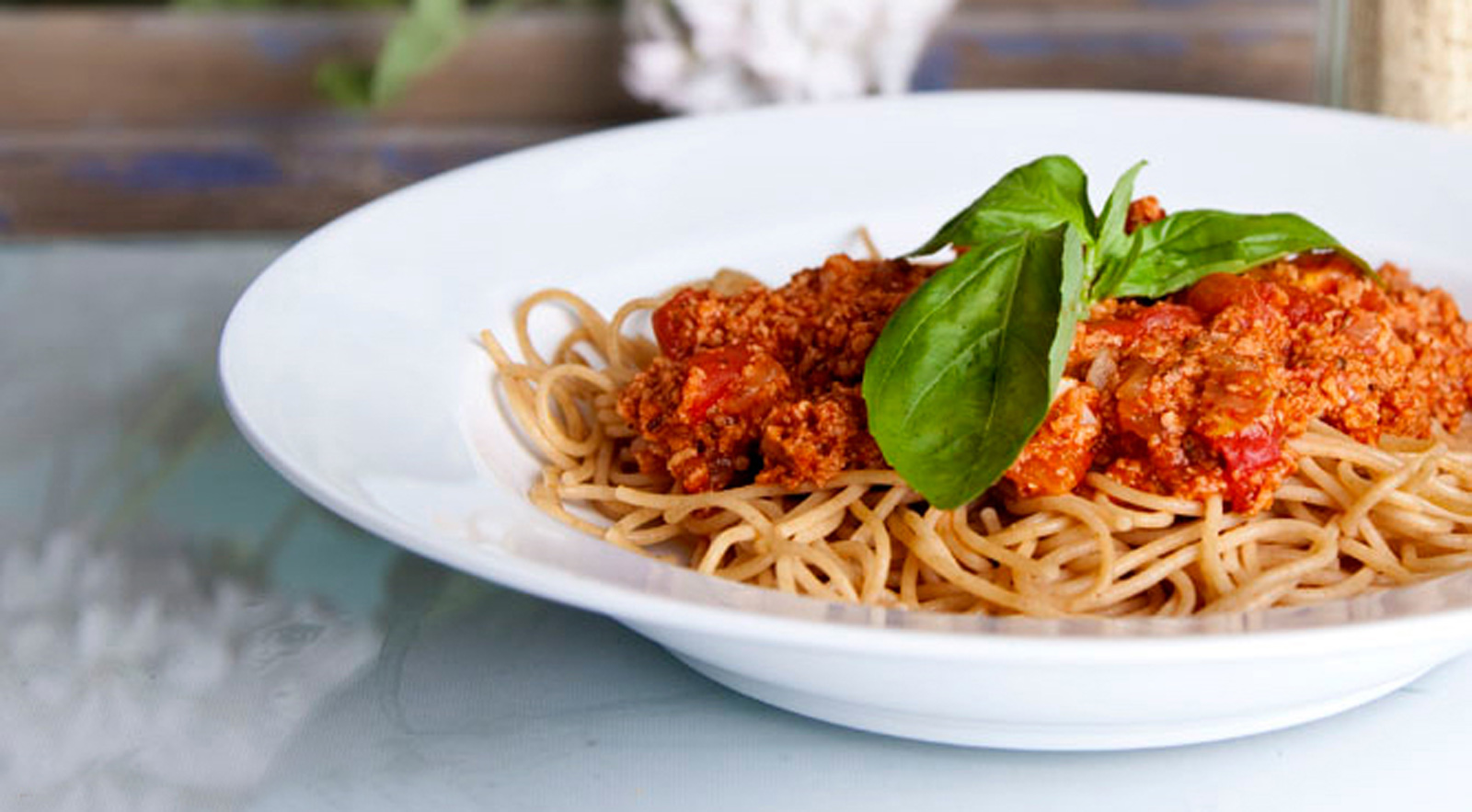 spaghetti with vegan bolognese sauce