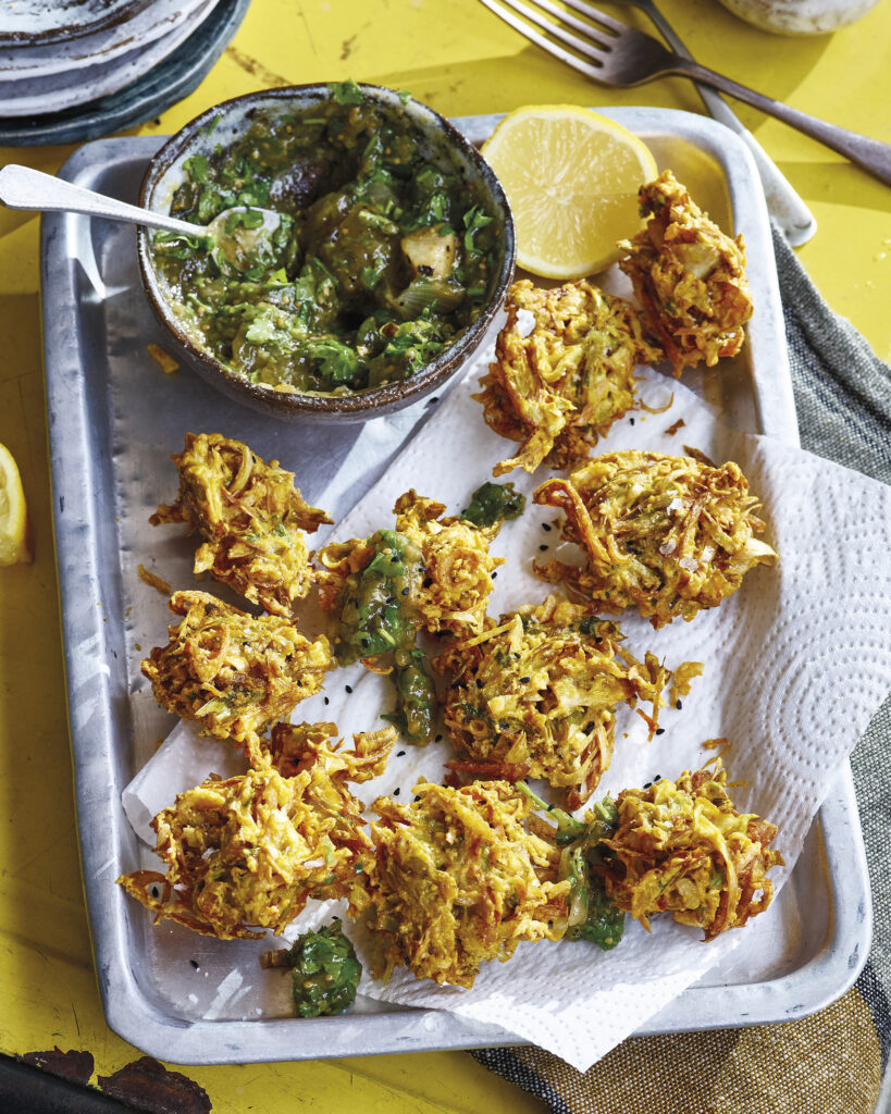 pan full of little pakoras made of leak